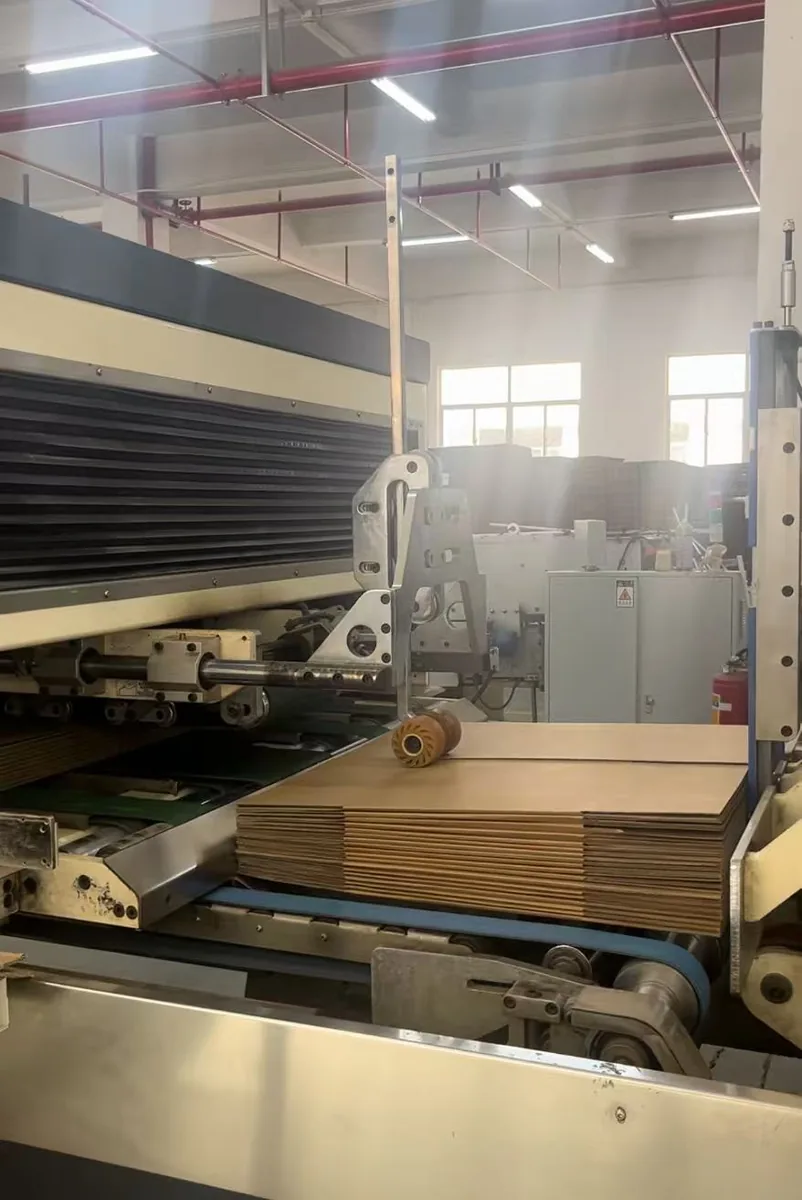 Corrugated box manufacturing machine at Pakoro packaging factory